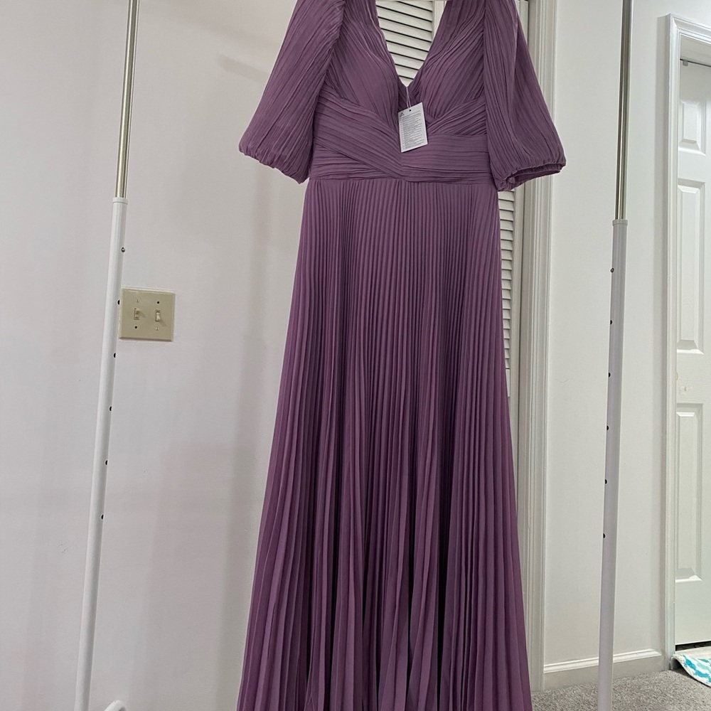 Elegant Purple Pleated Dress - Picture 7 of 8